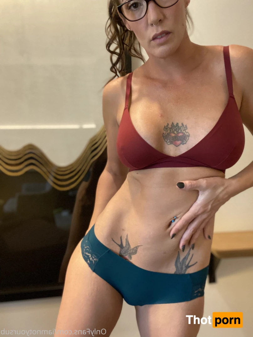 Lara Grace Ryan 16539487