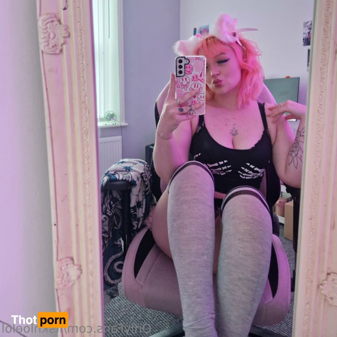 khloe ♡☁️ 14211050