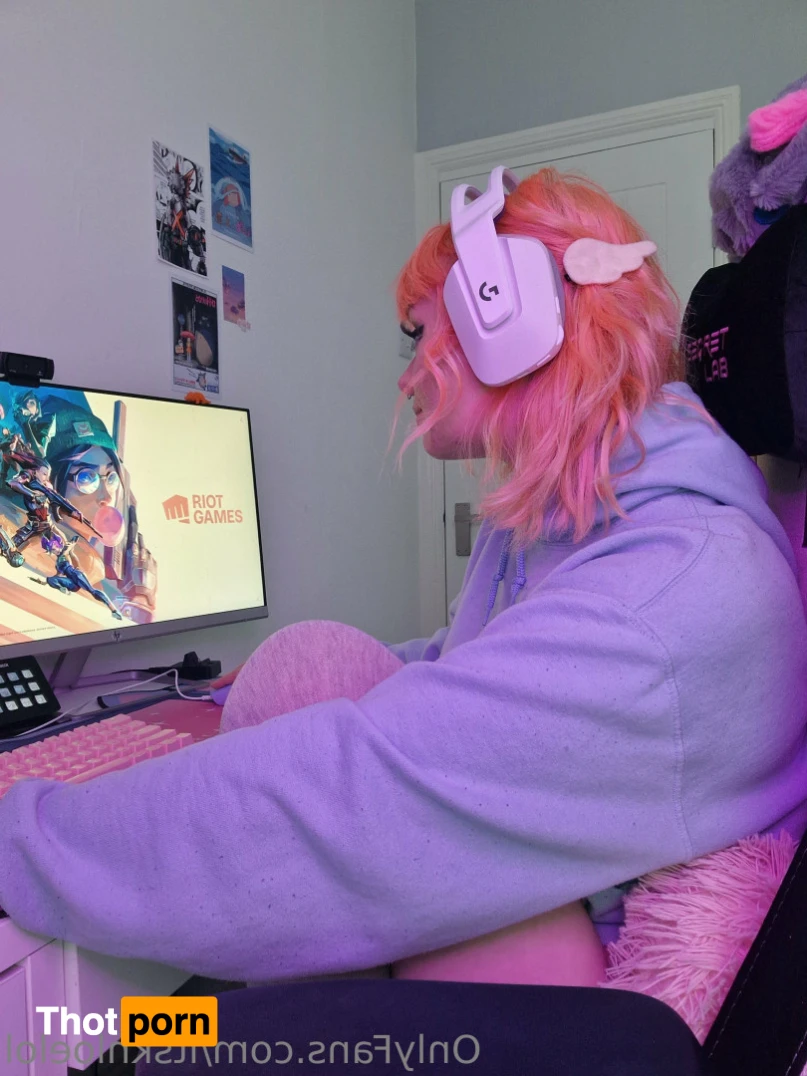 khloe ♡☁️ 14299136