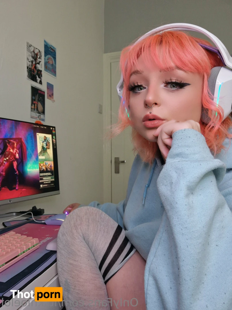 khloe ♡☁️ 14304162