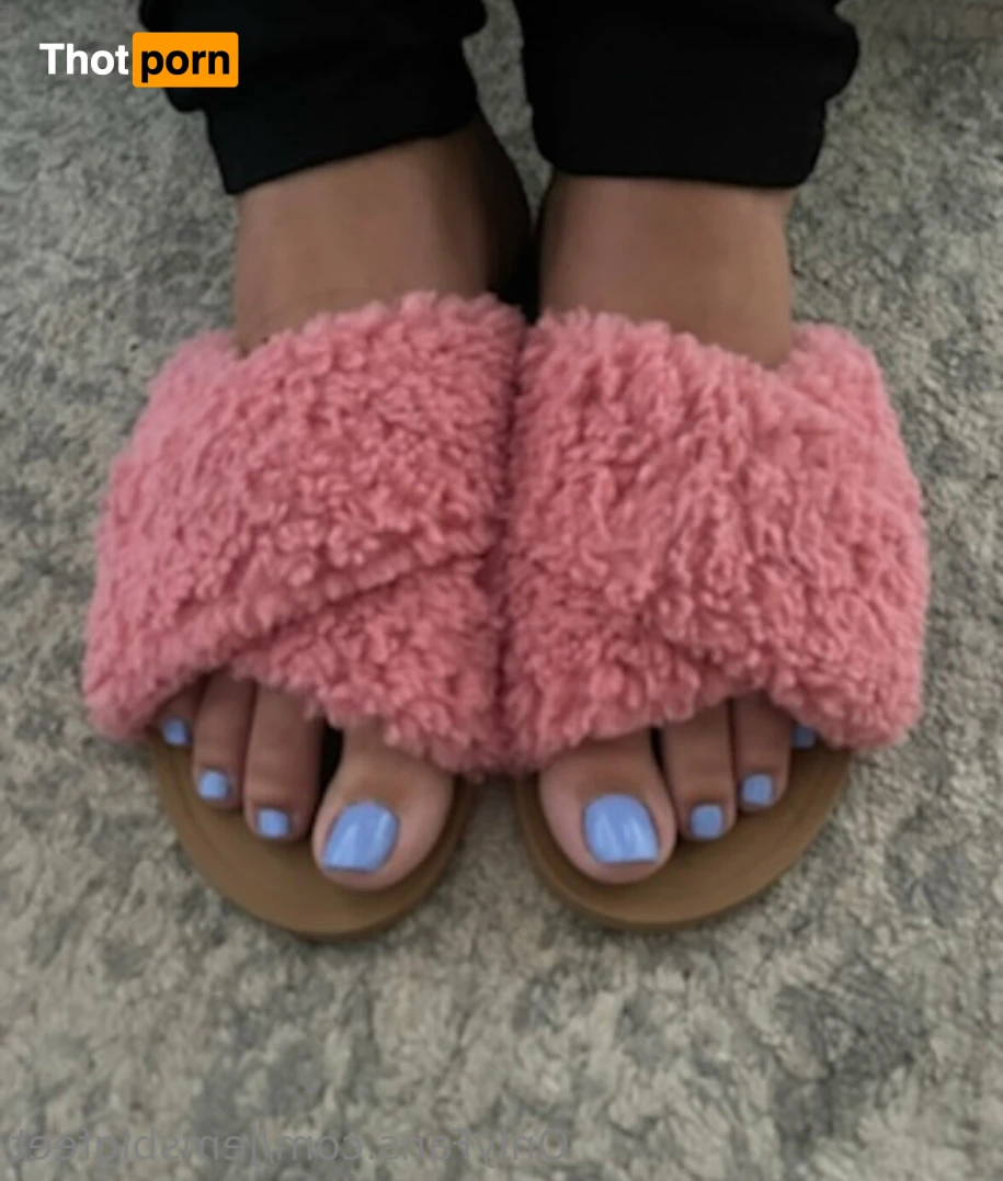 Jem’s feet 14636033