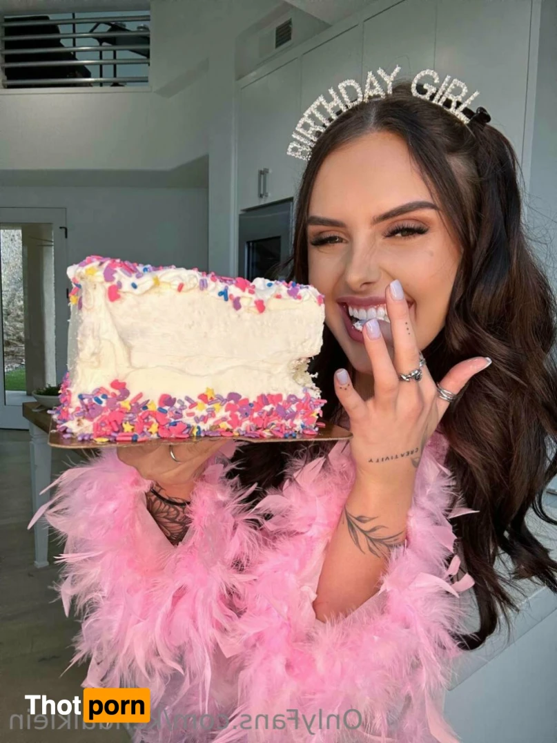 Kendal Klein 💋 14408011