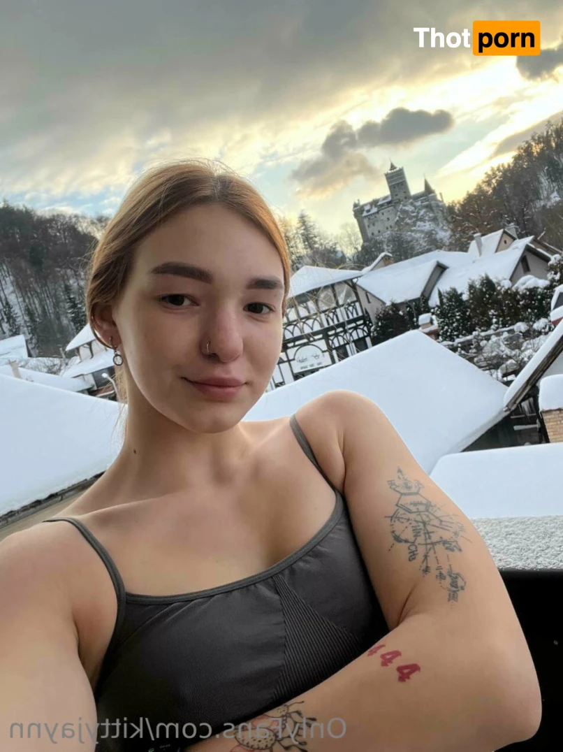 Kitty Jayn 😻 10984130