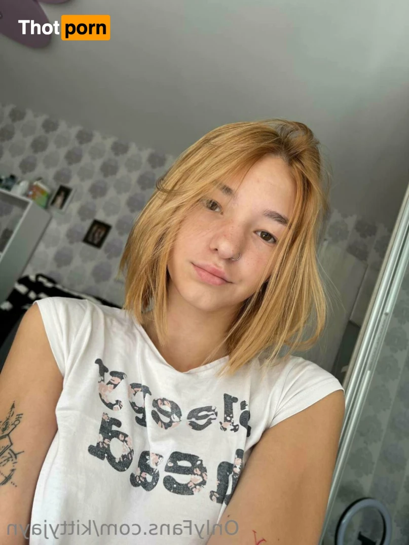 Kitty Jayn 😻 16233185