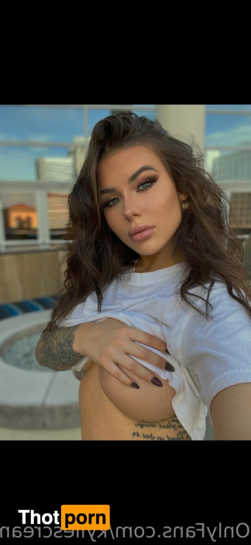 Kylie screams 14479334