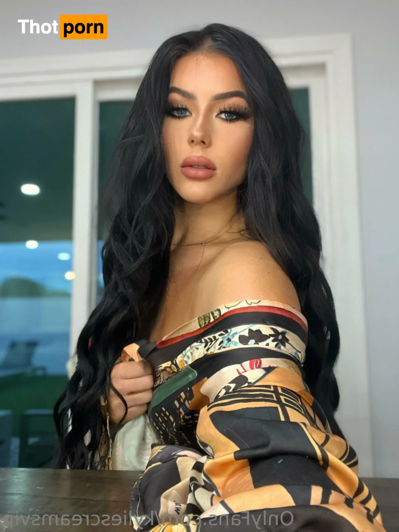 Kylie screams 15003227