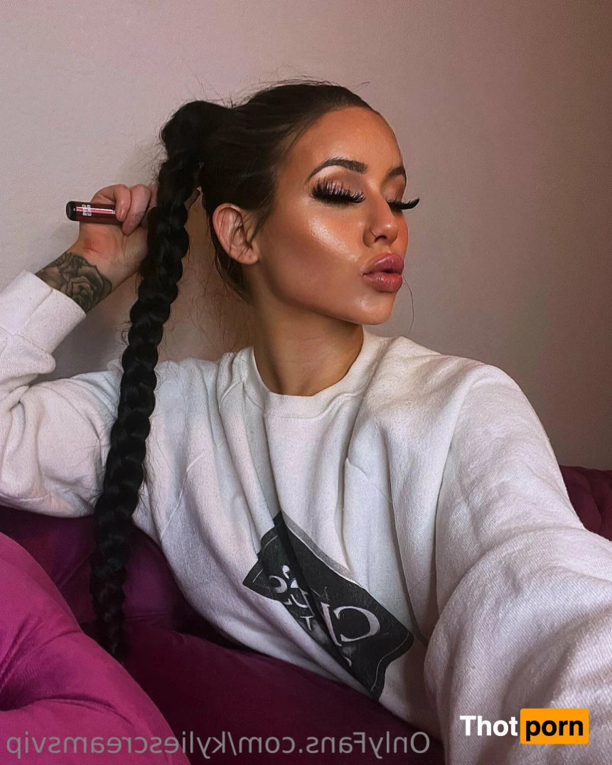 Kylie screams 15015712