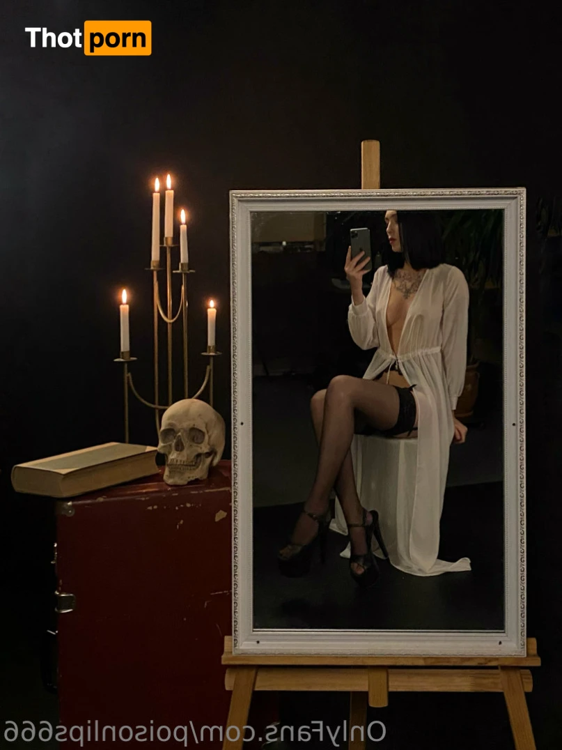 Poison Lips ✨ a little over 20 ✨ 11454956