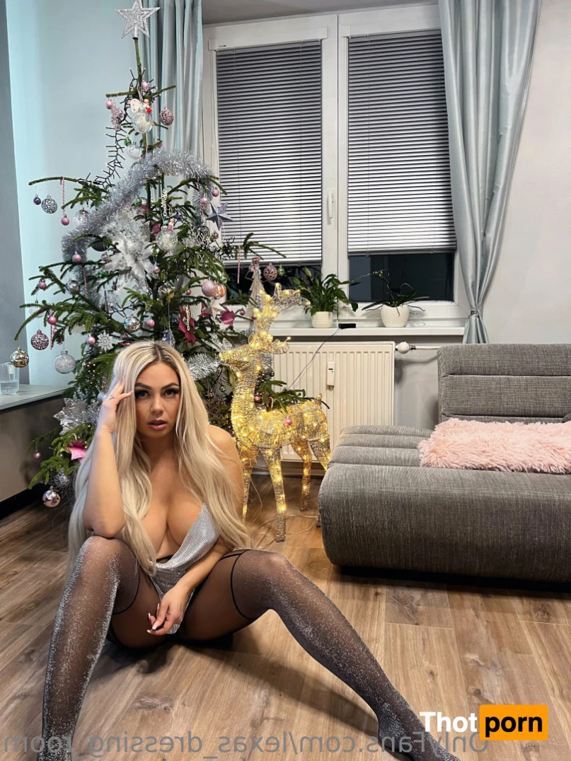 Lexa's dressing room 11096684