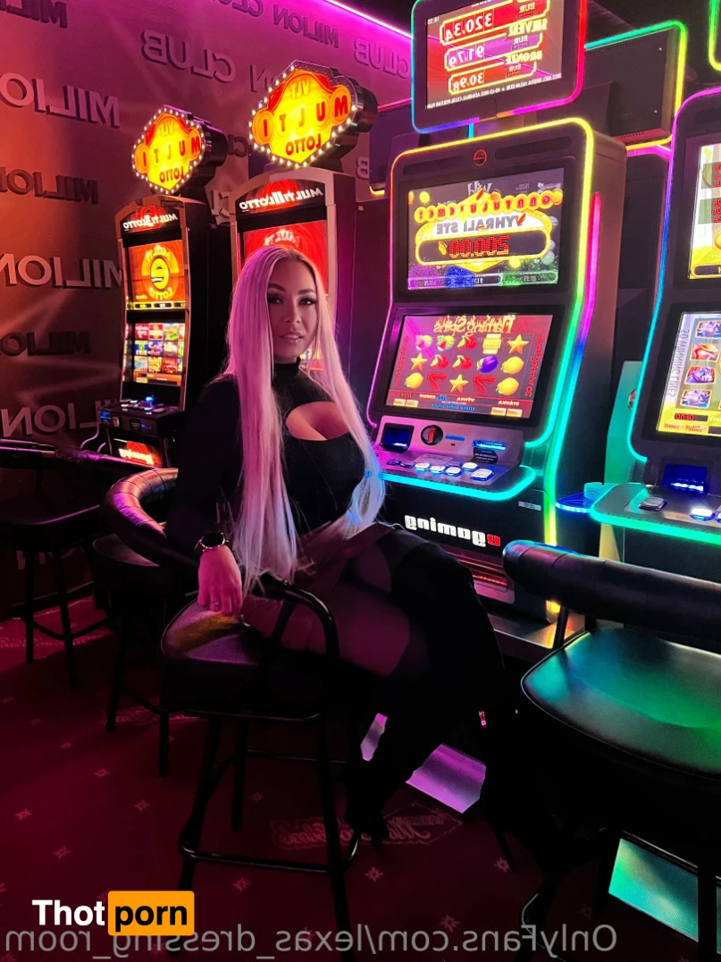 Lexa's dressing room 14832734