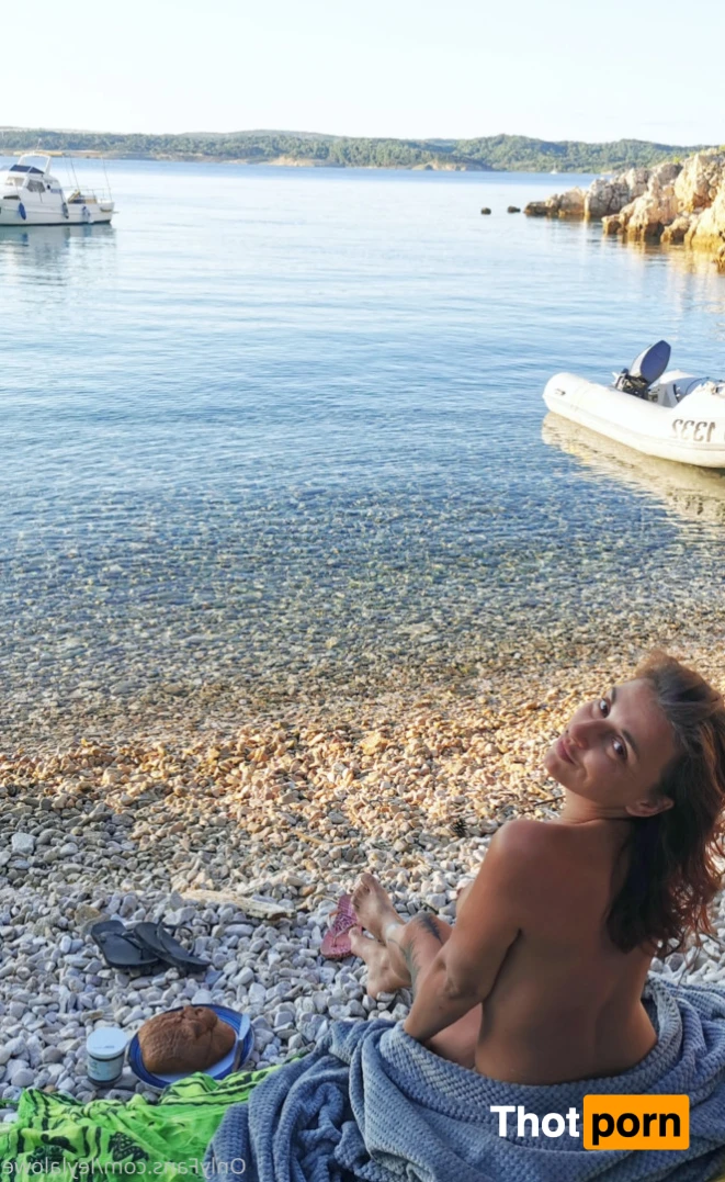 𝕃𝕖𝕪𝕝𝕒 𝕃𝕠𝕨𝕖 💚 your adventurous girlfriend 16541819