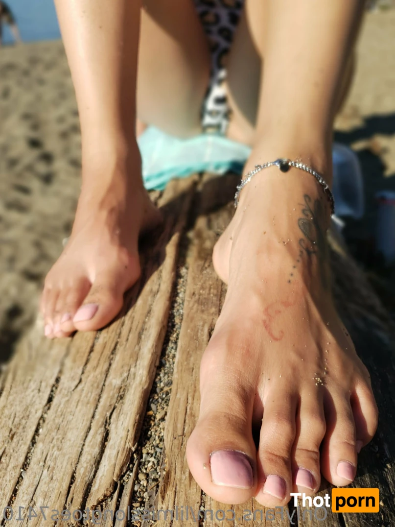 lilmisslongtoes7410 14021819