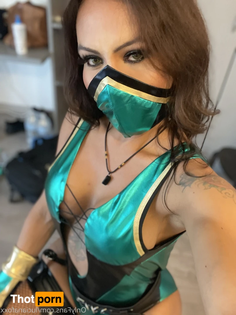 luciana foxx 16529192