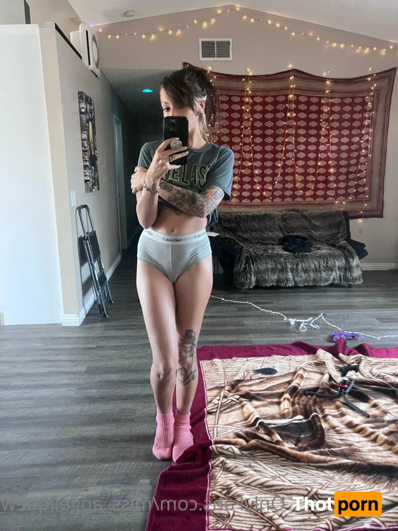 Miss Angelique W 12617606