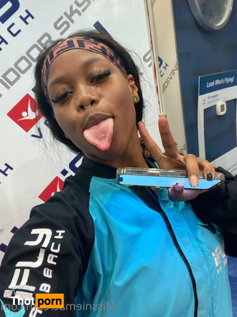 𝓐𝓷𝓪𝓵 𝓠𝓾𝓮𝓮𝓷 14061215