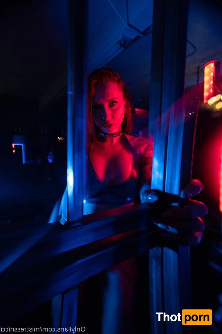 mistressnicci 16528558