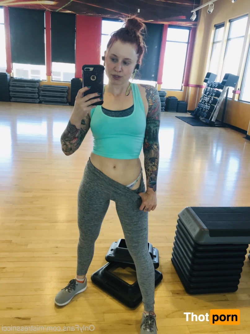 mistressnicci 16529047