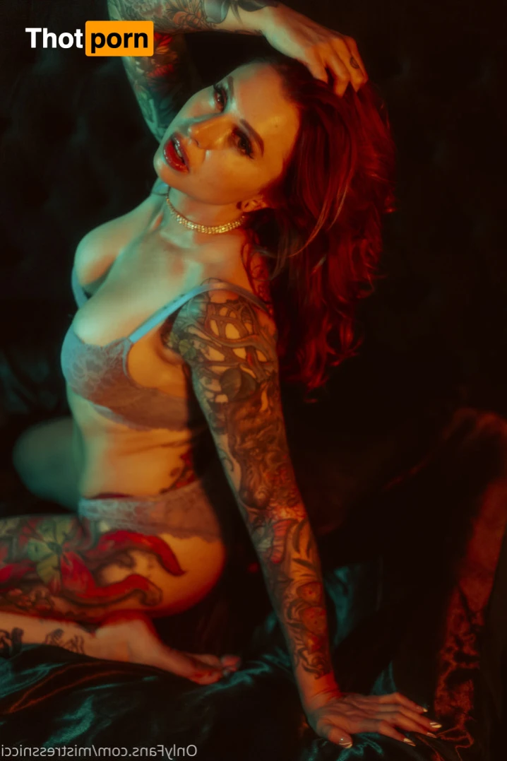 mistressnicci 16533247