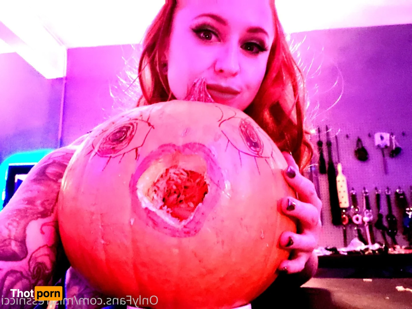 mistressnicci 16539856