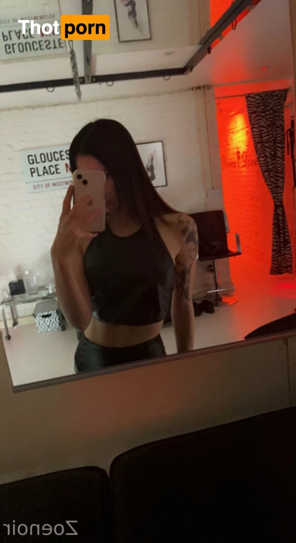 Mistress Zoe 14163035