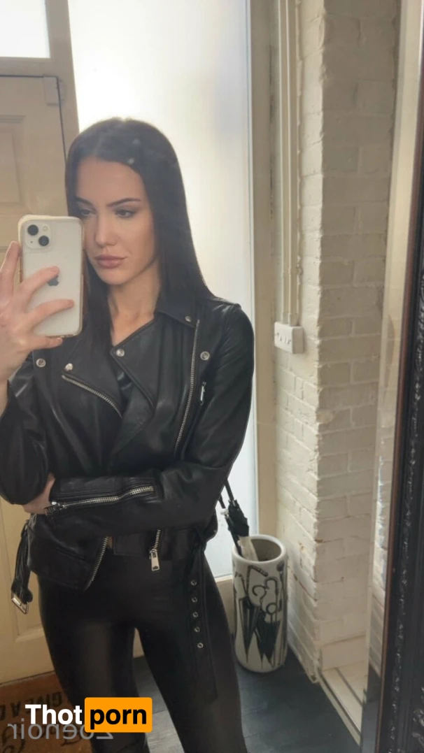 Mistress Zoe 14175568