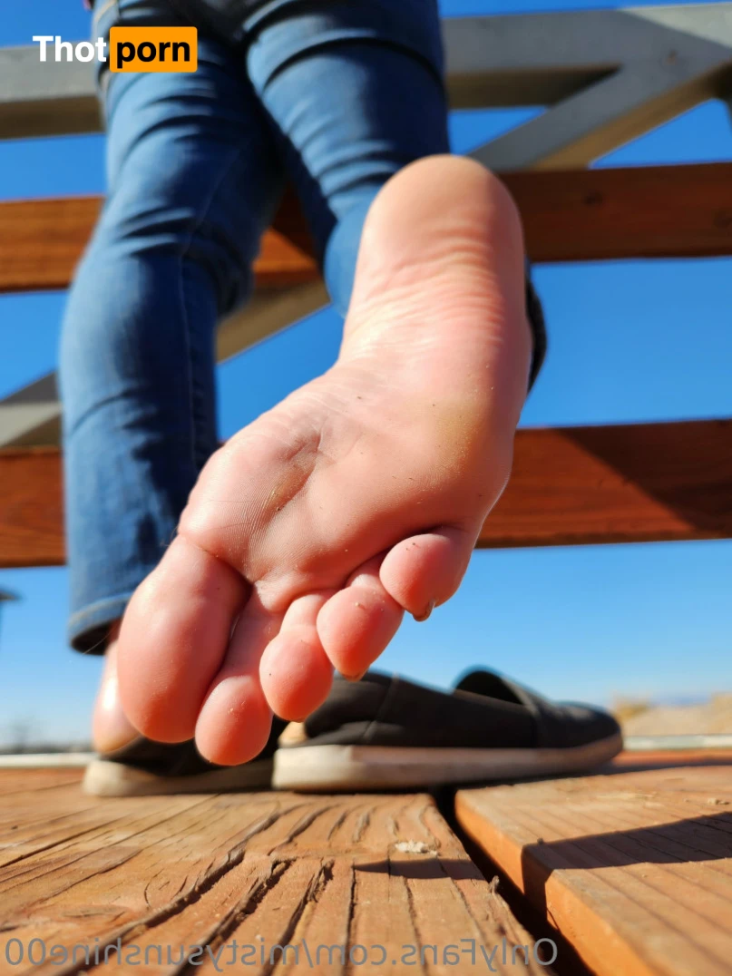 Giantess Misty 16022836