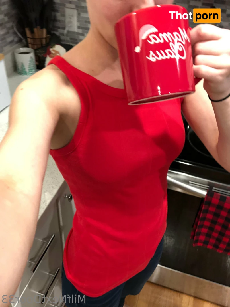 MomNextDoor33 13965333