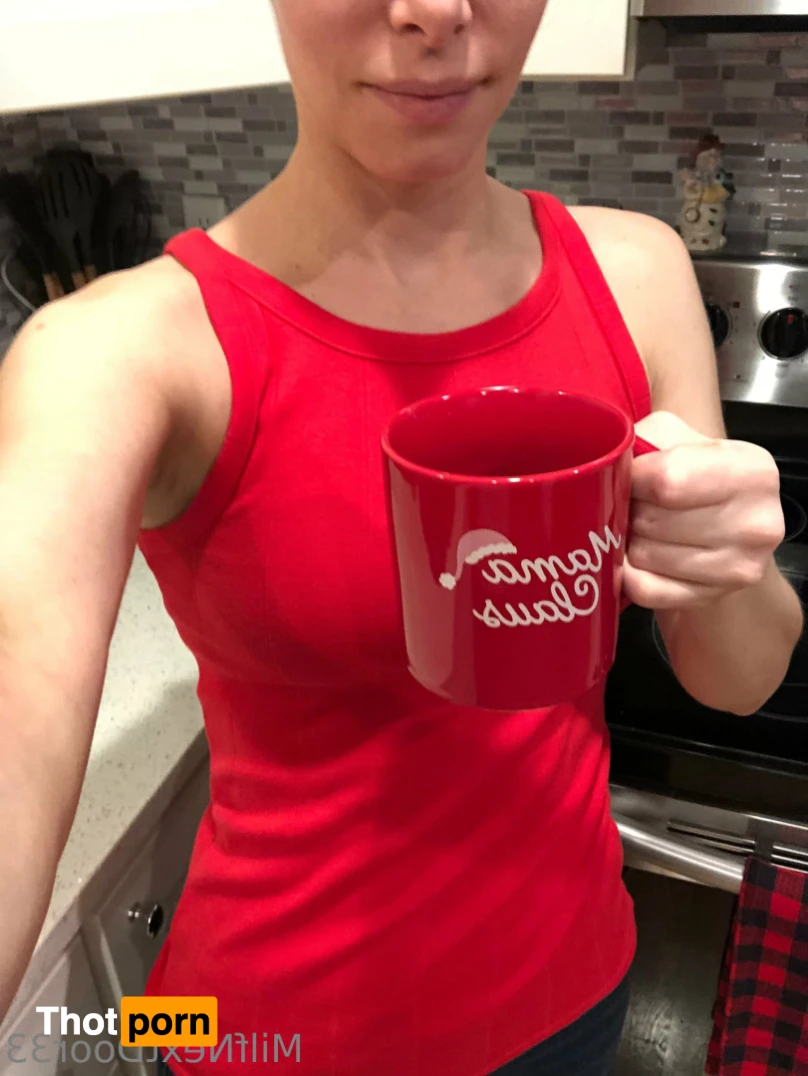 MomNextDoor33 13968193