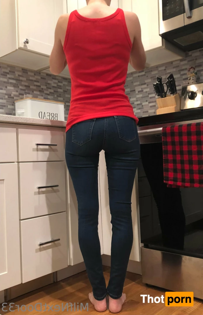 MomNextDoor33 13986151