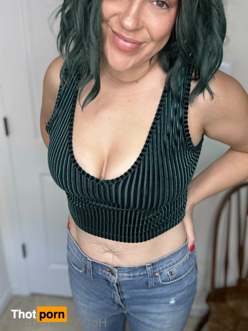 MomNextDoor33 14014417