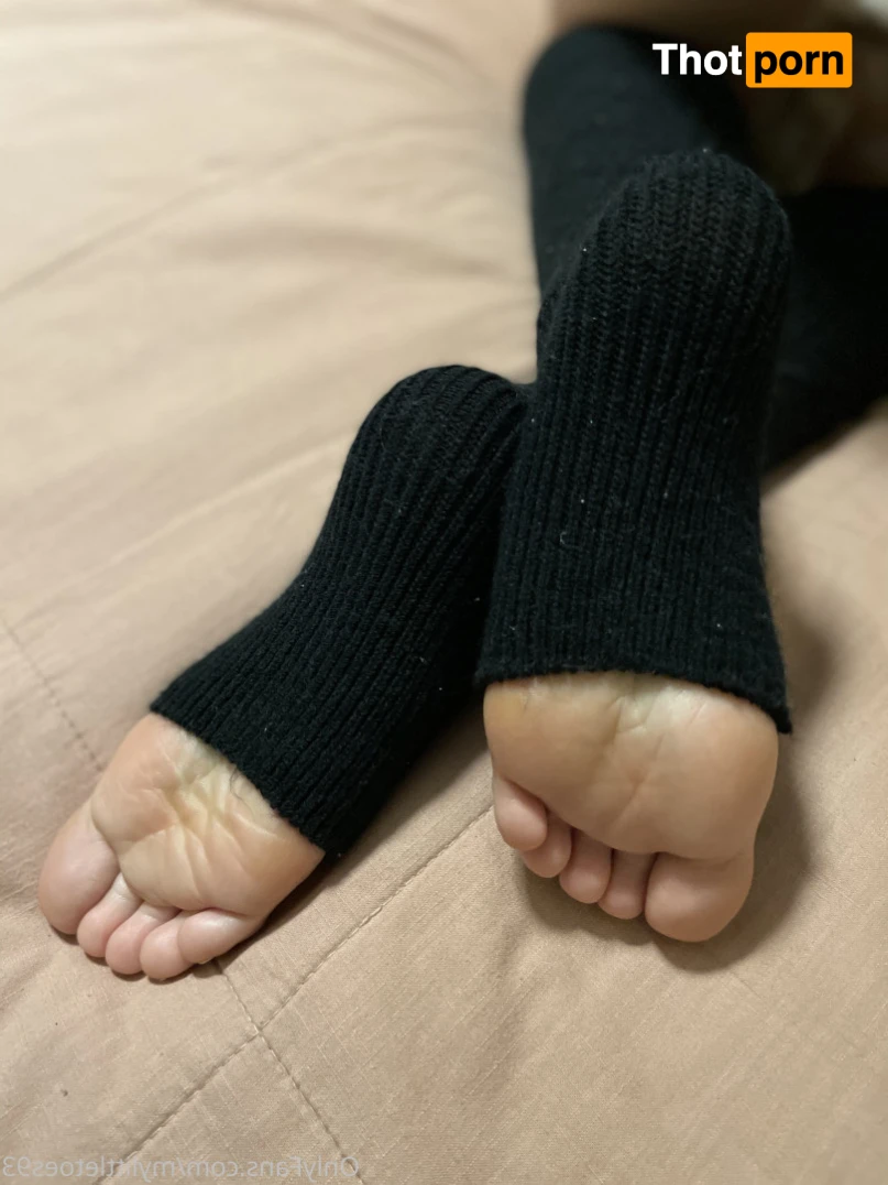 mylittletoes93 11901518