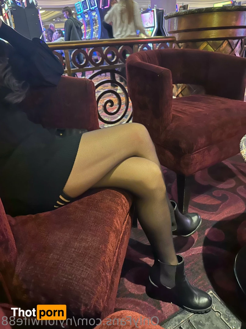 Nylonwife88 16465973