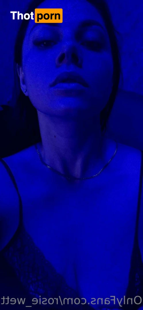 Wet pussy Rosie 🍌 11404401