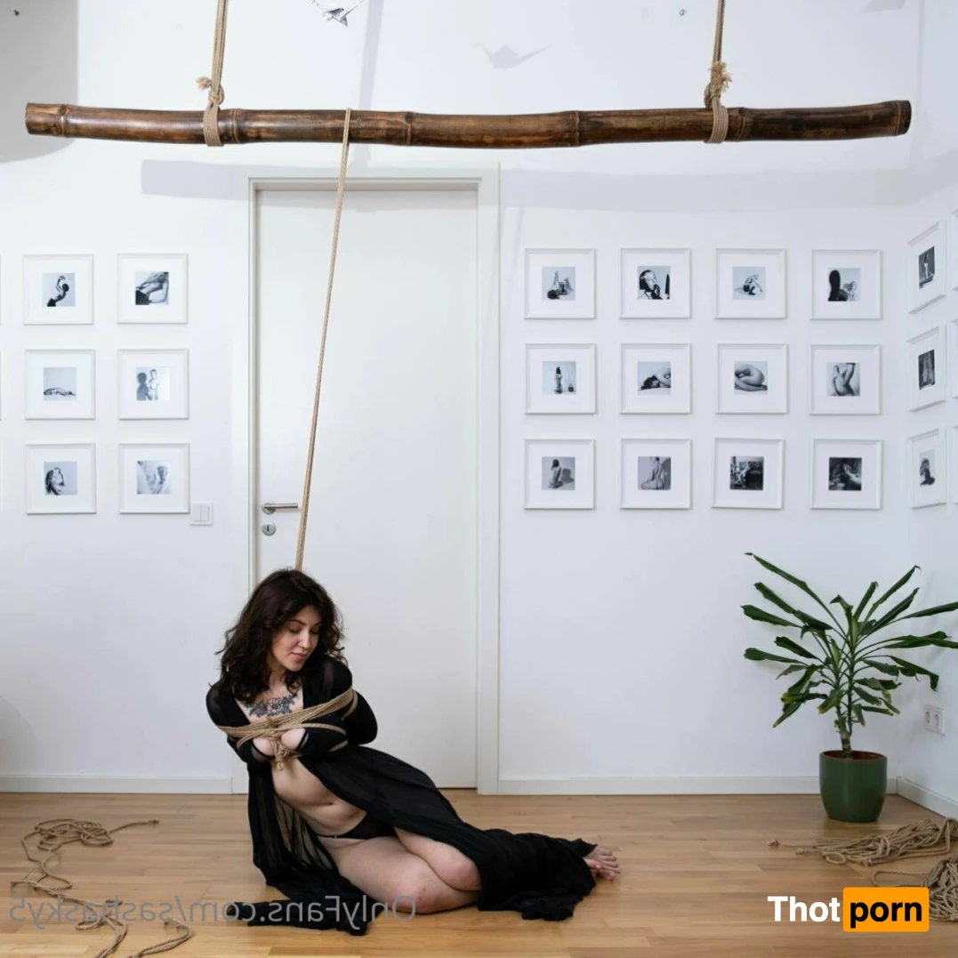 Annie Opium 13439138