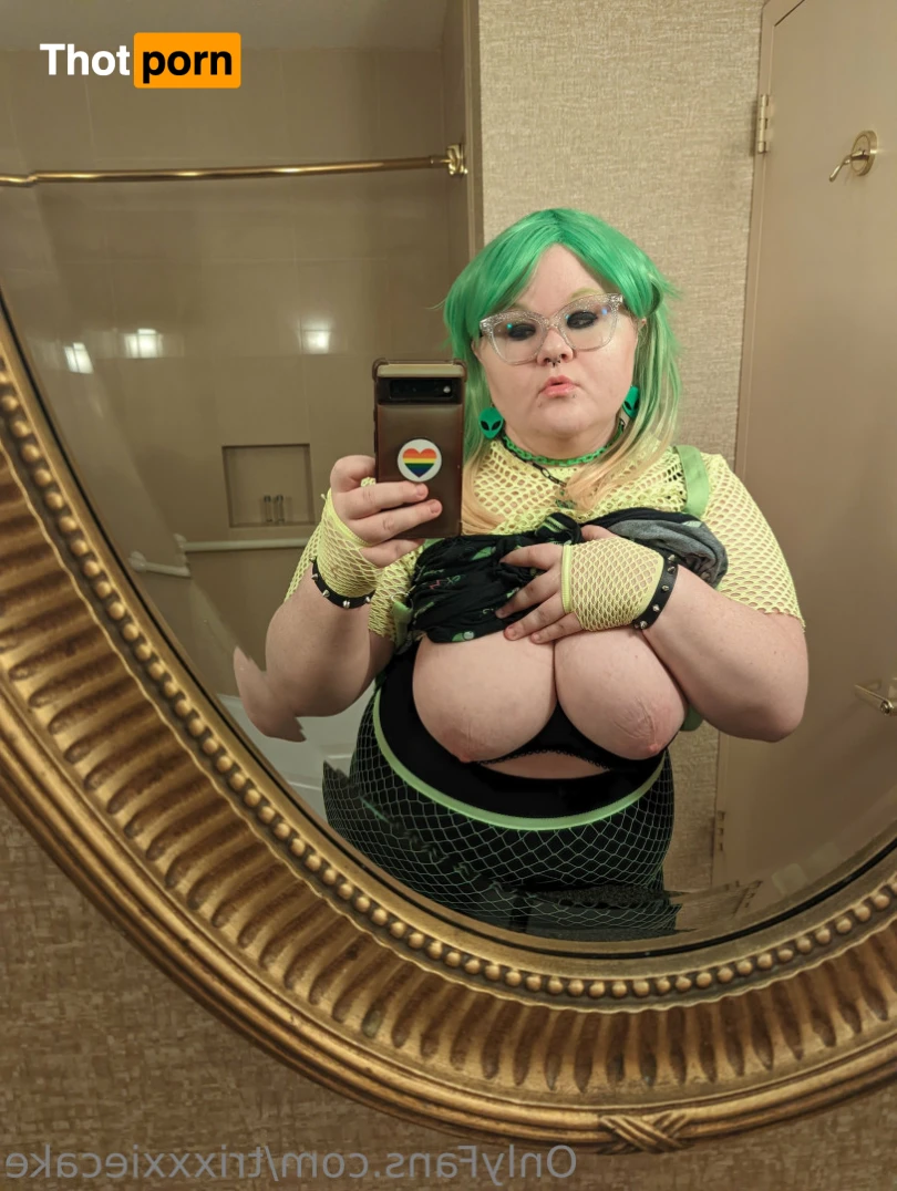 Trixie Cake 11382411