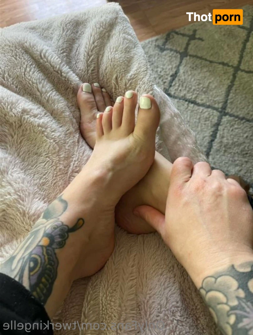 TwerkingElle 14548596