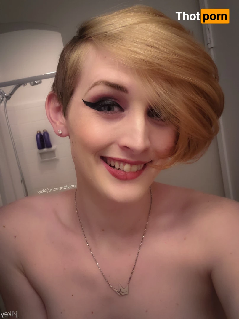 VeroticaJae 15114470