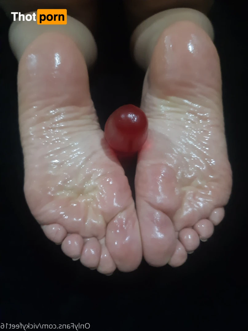 vickyfeet16 12612119