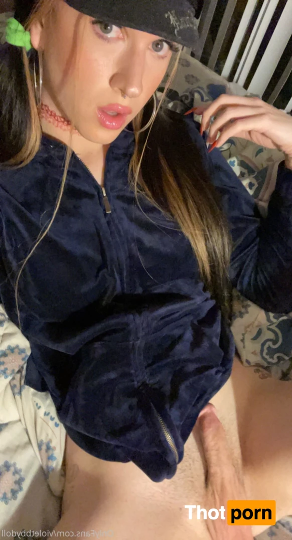 Violet 🧚‍♀️ 12809229