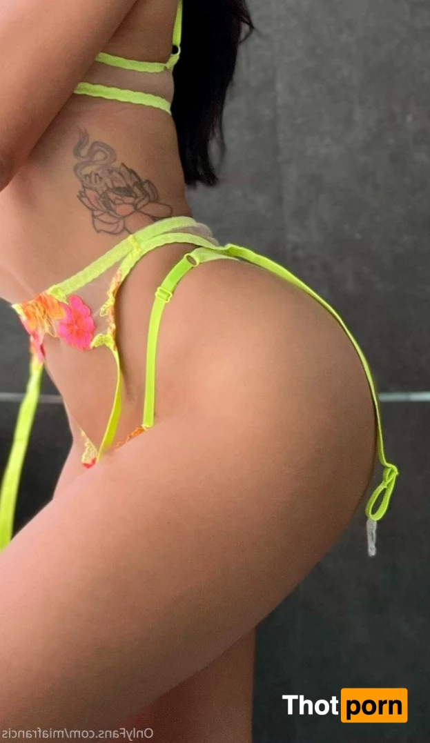 𝐌𝐢𝐚 𝐅𝐫𝐚𝐧𝐜𝐢𝐬 𝐎𝐟𝐟𝐢𝐜𝐢𝐚𝐥 1481286