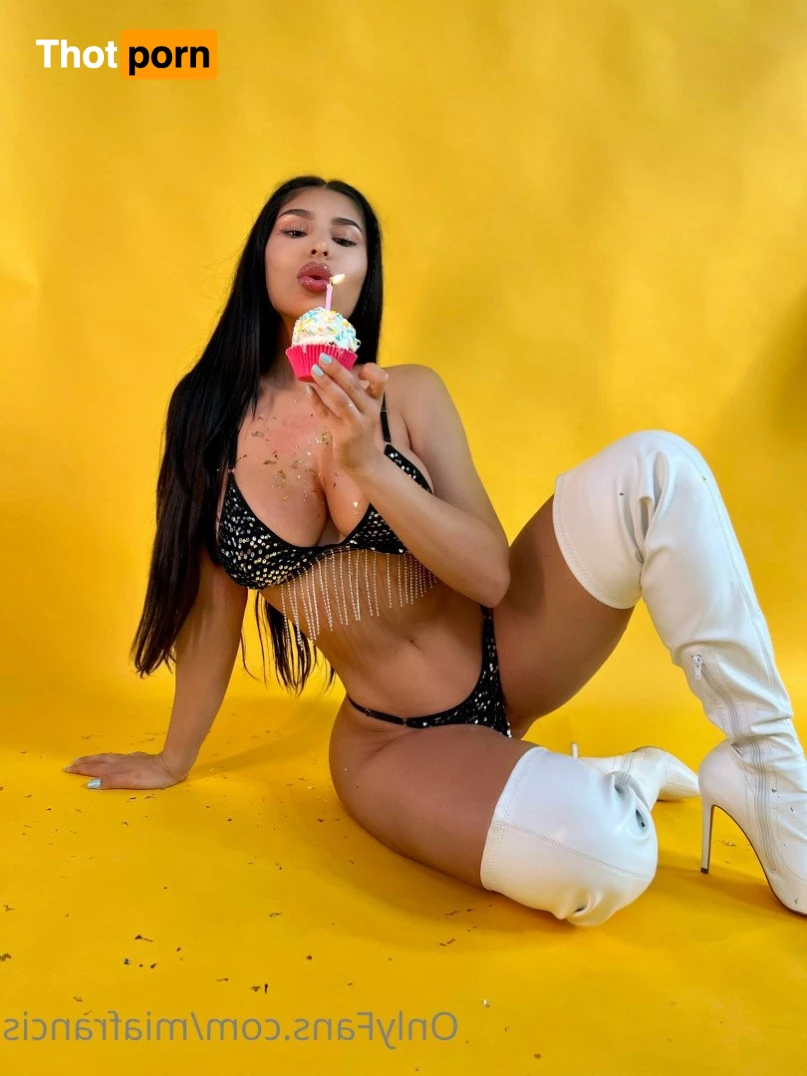 𝐌𝐢𝐚 𝐅𝐫𝐚𝐧𝐜𝐢𝐬 𝐎𝐟𝐟𝐢𝐜𝐢𝐚𝐥 1481311