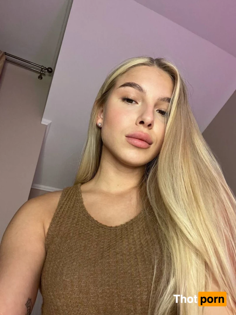 Abella Murr 12498657