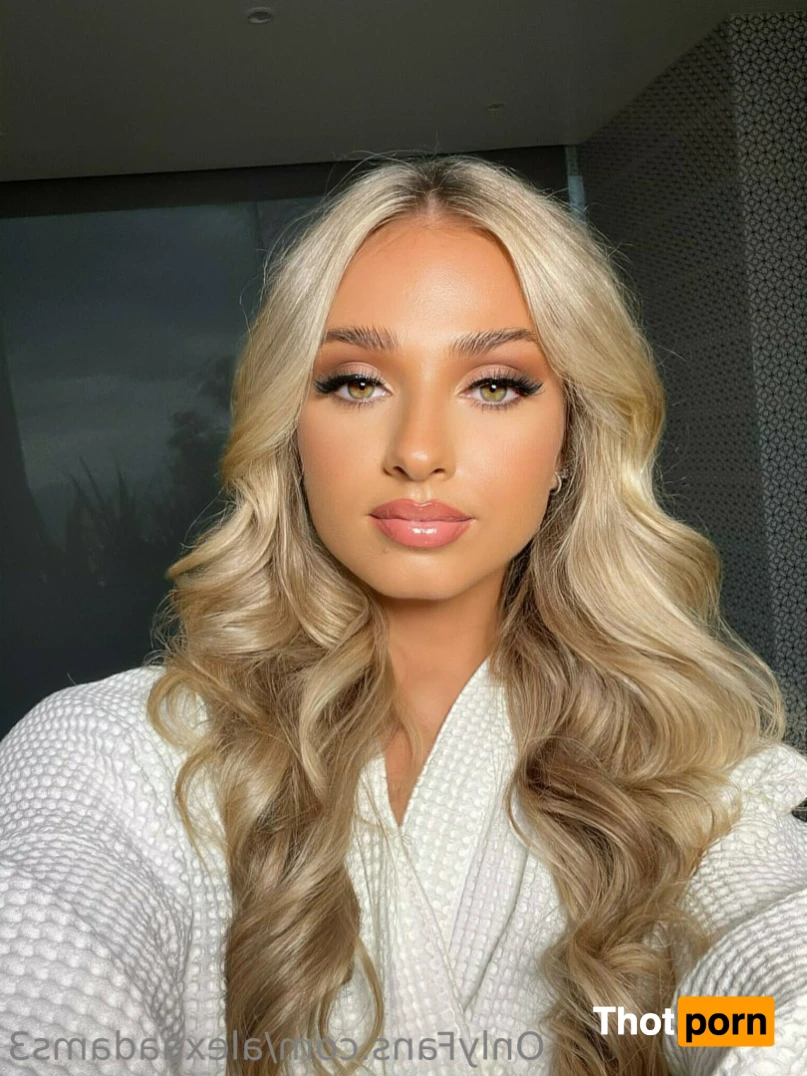 👑 Alexa Adams 11184327