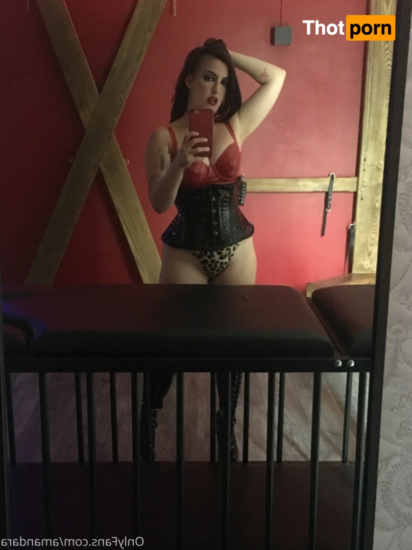 Mistress Amandara 11783064