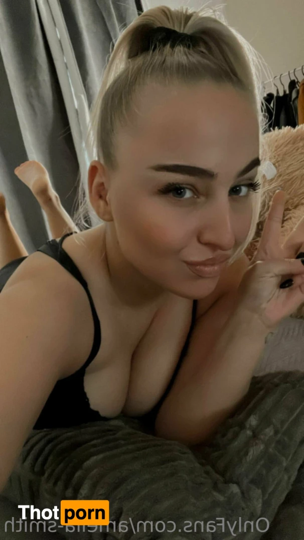 amelia-smith 11696409