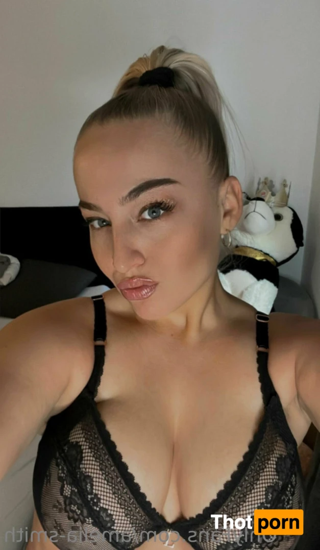 amelia-smith 11696602