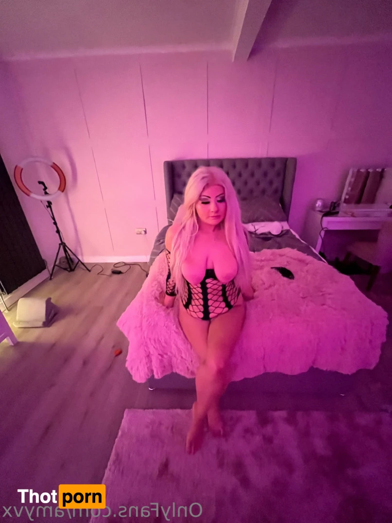 Amy 💋 British Blonde 🍭 10961857