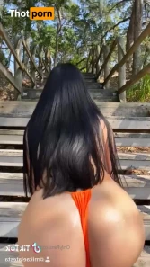 1648586