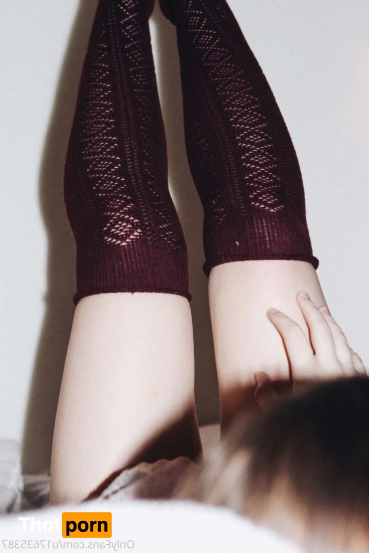 April Makenna 16480249