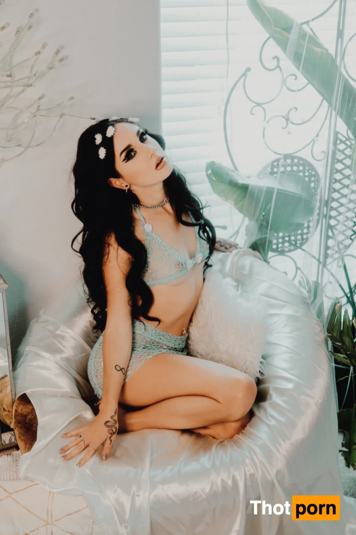 ariel peake 16461829